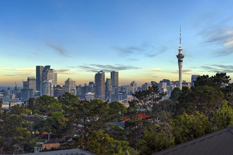 Photo of property in 161 Birkenhead Avenue, Birkenhead, Auckland, 0626