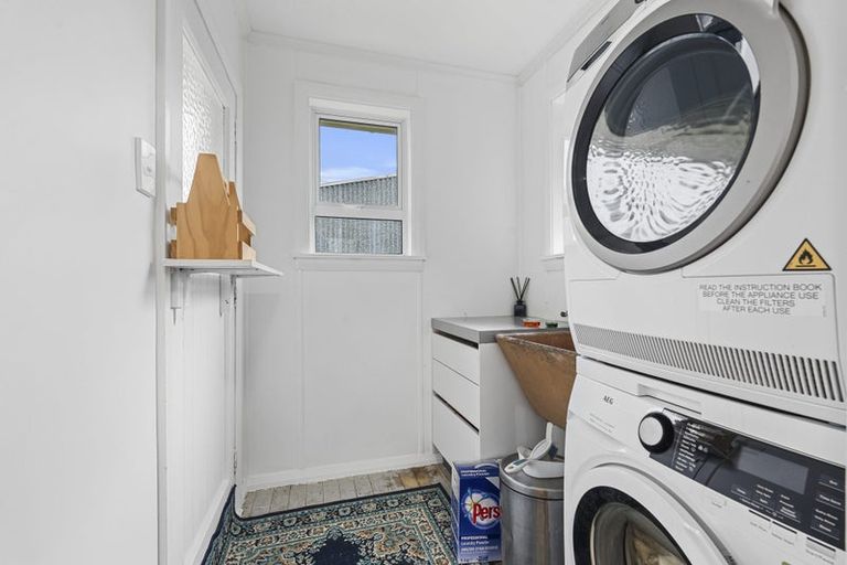 Photo of property in 64 Omata Road, Marfell, New Plymouth, 4310