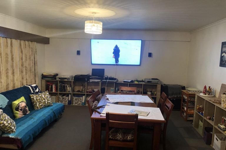 Photo of property in 2 Hogan Street, Pukekohe, 2120