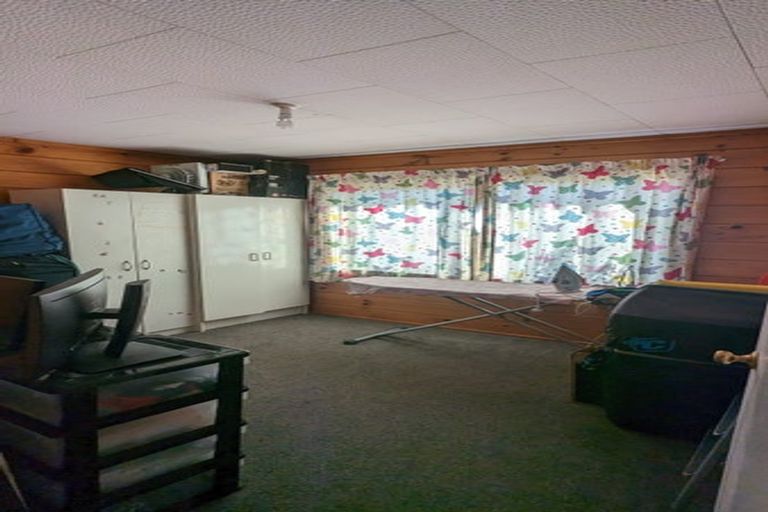 Photo of property in 64 Bassett Road, Johnsonville, Wellington, 6037