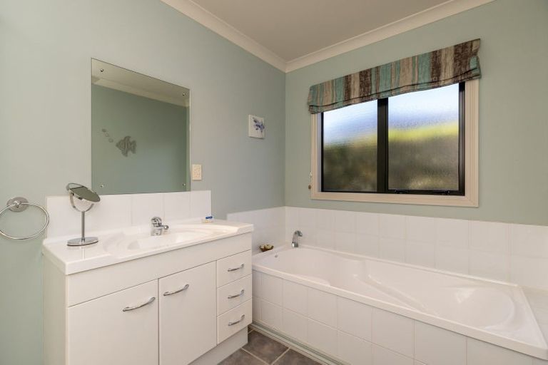 Photo of property in 14 San Priamo Place, Paraparaumu Beach, Paraparaumu, 5032