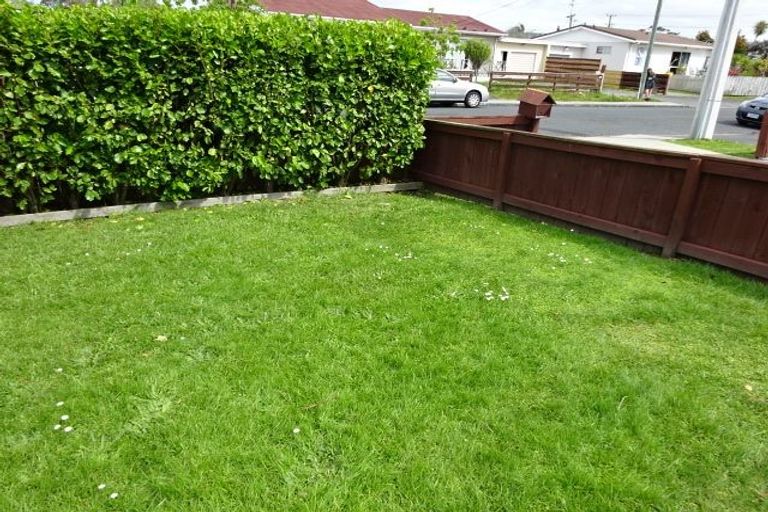 Photo of property in 52 Doment Crescent, Orewa, 0931