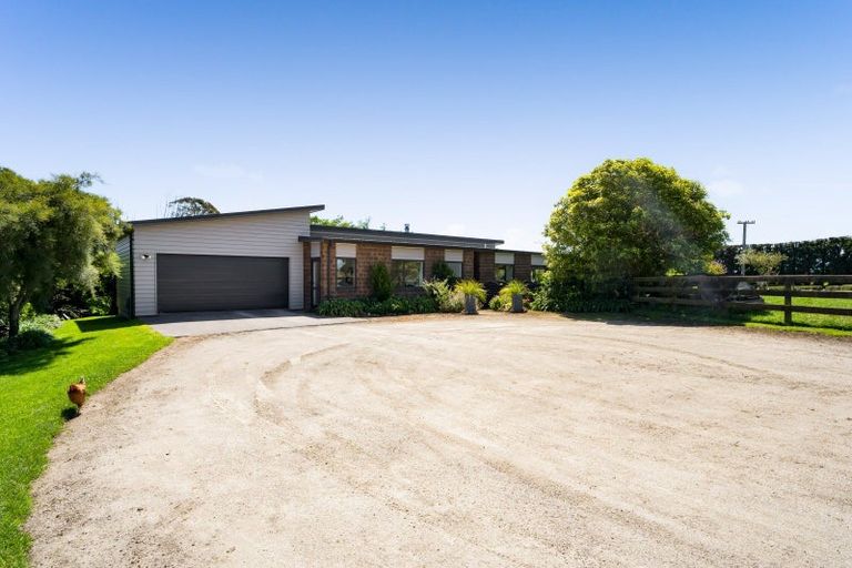 Photo of property in 88 Te Arei Road East, Lepperton, New Plymouth, 4373