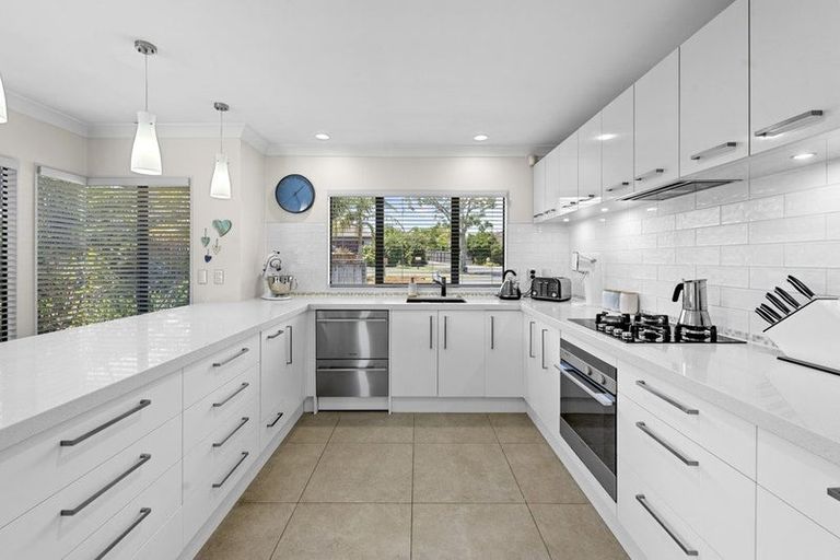 Photo of property in 8 Moy Place, East Tamaki Heights, Auckland, 2016