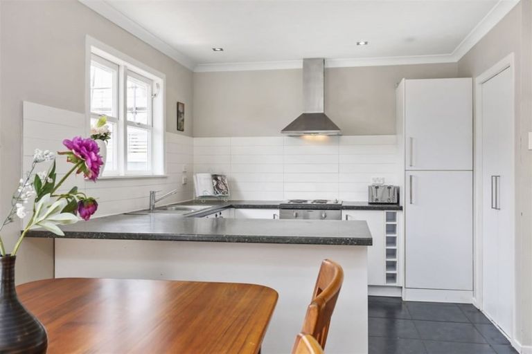 Photo of property in 22 Rewarewa Road, Te Atatu Peninsula, Auckland, 0610