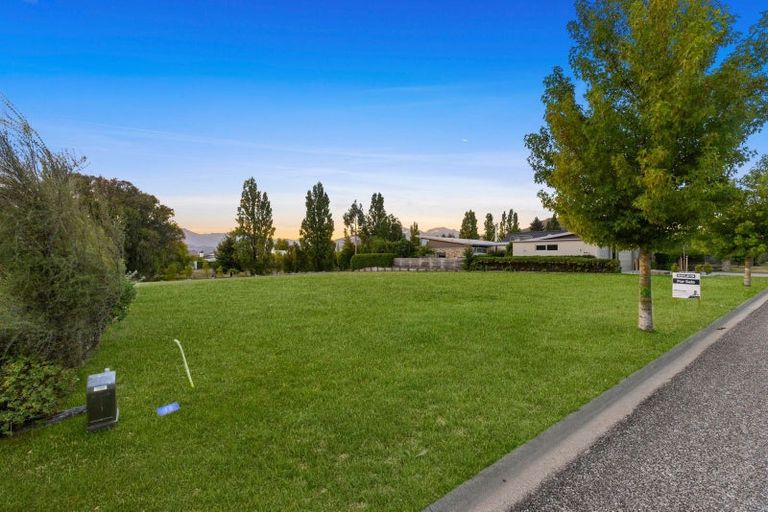 Photo of property in 22 Greenbelt Place, Wanaka, 9305