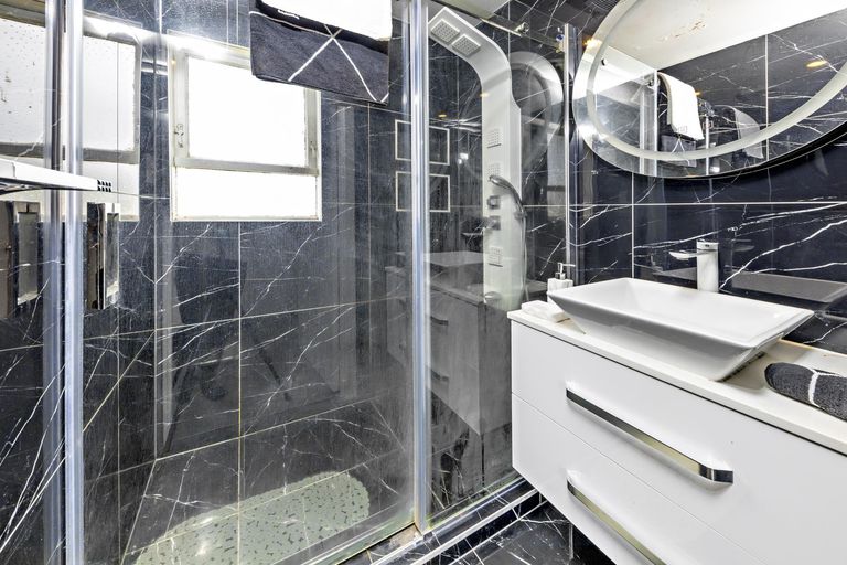 Photo of property in 16 Lyncroft Street, Mangere East, Auckland, 2024