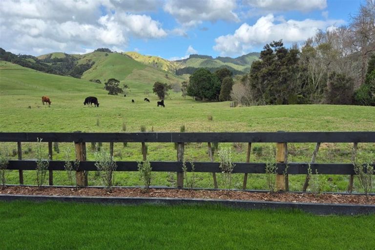 Photo of property in 12 Mataikokako Loop, Kawakawa Bay, 2585