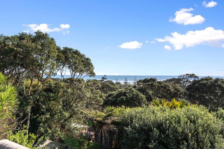 Photo of property in 15 Domain Crescent, Muriwai, Waimauku, 0881