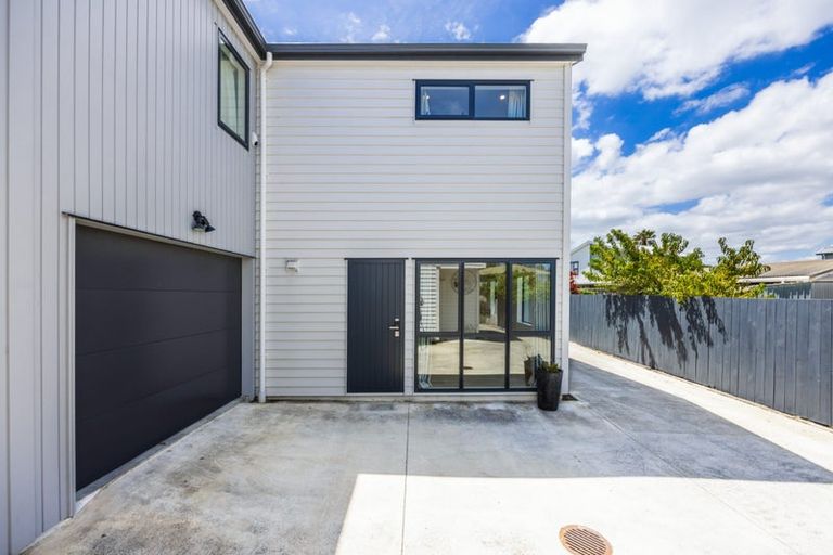 Photo of property in 27c Megan Avenue, Pakuranga Heights, Auckland, 2010