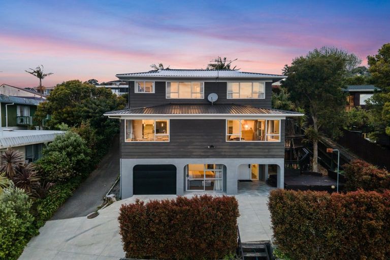 Photo of property in 1/43 Shanaway Rise, Hillcrest, Auckland, 0627