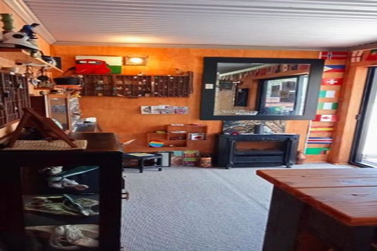 Photo of property in 1 Tramway Street, Ross, 7812