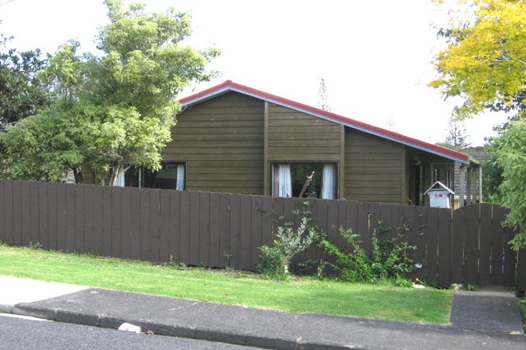Photo of property in 1/92 Kervil Avenue, Te Atatu Peninsula, Auckland, 0610
