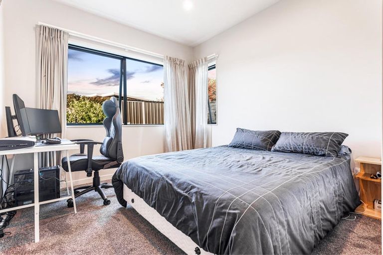 Photo of property in 17 Leebank Crescent, Riverhead, 0820