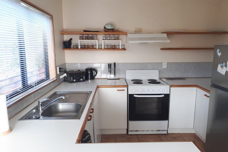 Photo of property in 1a Romulus Place, Totara Vale, Auckland, 0629
