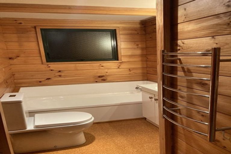 Photo of property in 409 Karaka Bay Road, Karaka Bays, Wellington, 6022