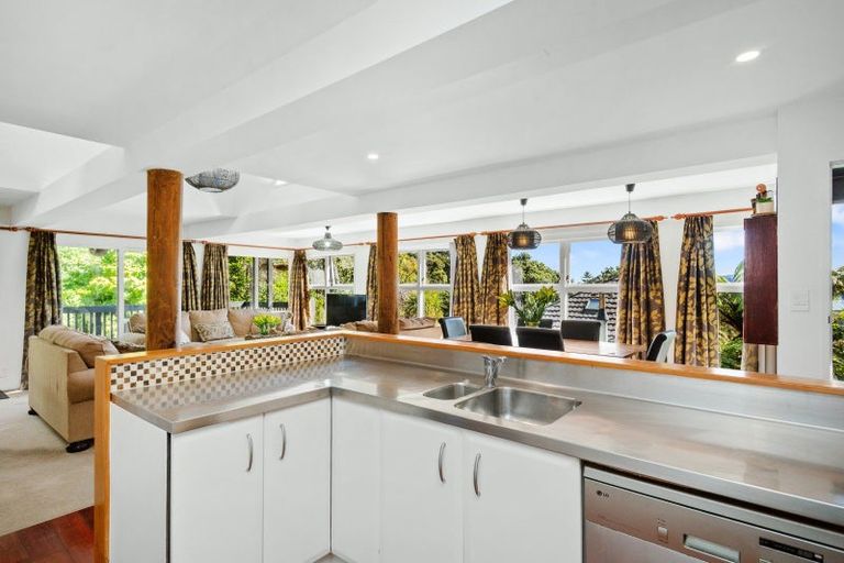 Photo of property in 3a Whiorau Grove, Lowry Bay, Lower Hutt, 5013