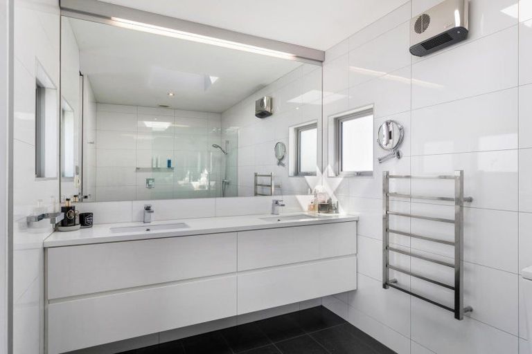 Photo of property in 15 Faulks Terrace, Wanaka, 9305