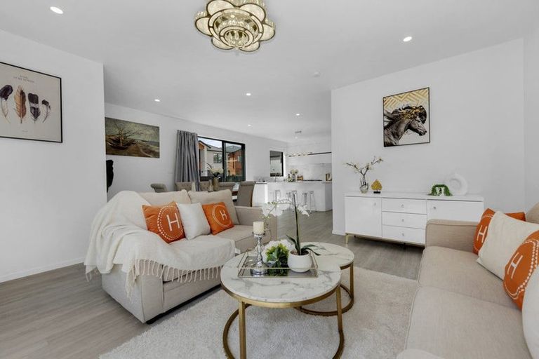 Photo of property in 9 Skanda Crescent, Flat Bush, Auckland, 2019