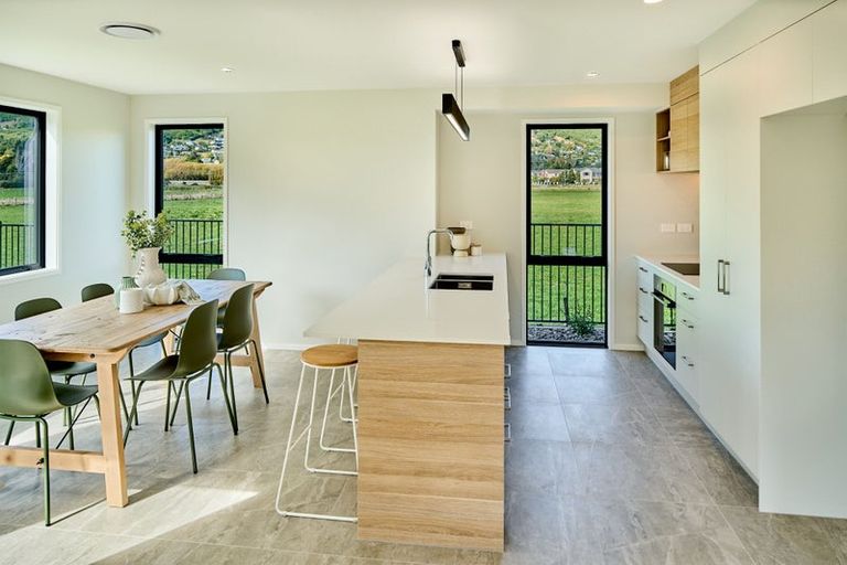 Photo of property in 100 Waipunahau Road, Waikanae, 5036