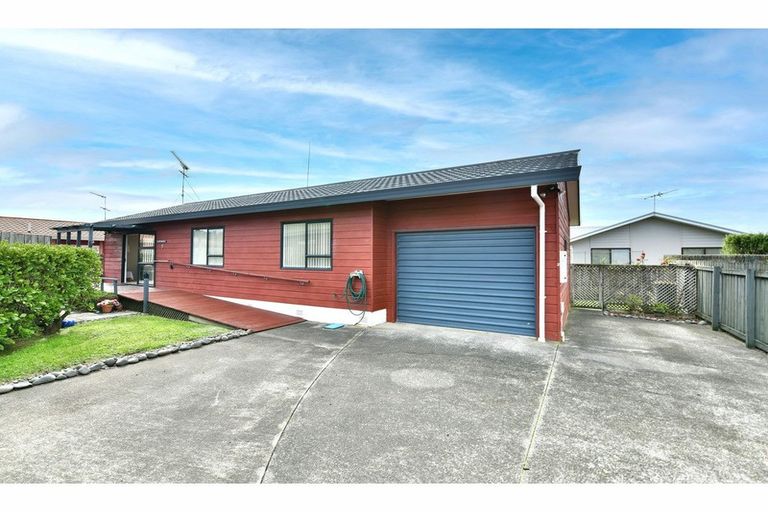 Photo of property in 2/28 Lakeside Drive, Orewa, 0931