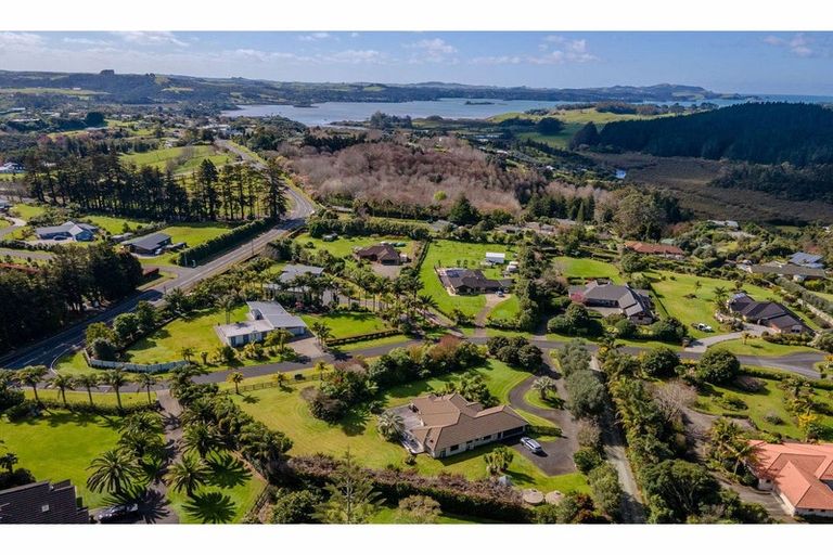 Photo of property in 4 Kotare Heights, Kerikeri, 0230
