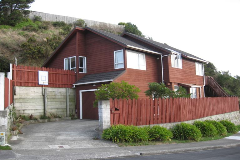 Photo of property in 3a Sloane Terrace, Newlands, Wellington, 6037