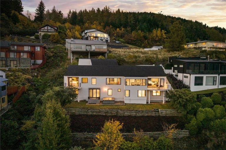 Photo of property in 94 Hensman Road, Queenstown, 9300