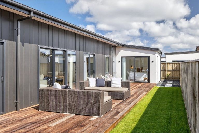 Photo of property in 8 Perehia Mews, Marshland, Christchurch, 8083