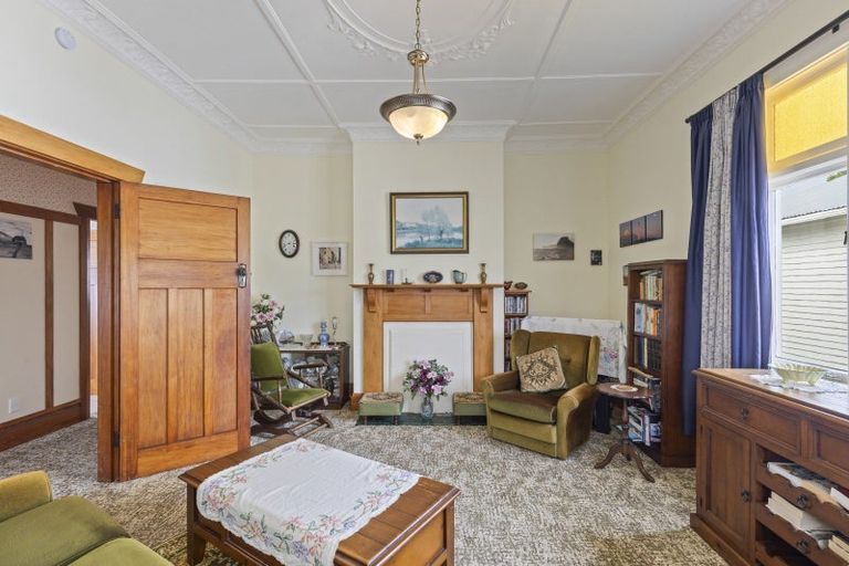 Photo of property in 23 Paynters Avenue, Strandon, New Plymouth, 4312