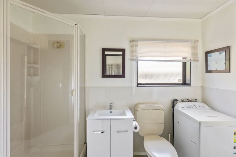 Photo of property in 22 Kathy Terrace, Stanmore Bay, Whangaparaoa, 0932