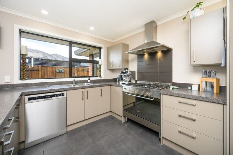 Photo of property in 7 Medallion Court, Kelvin Grove, Palmerston North, 4414