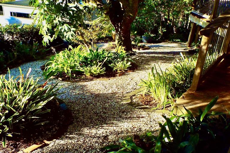 Photo of property in 4 Tranquil Glade, Hillcrest, Auckland, 0627