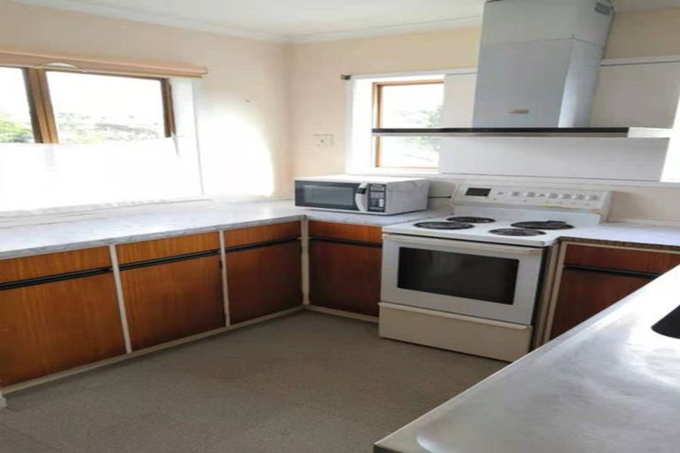 Photo of property in 1 Halberg Street, Glenfield, Auckland, 0629