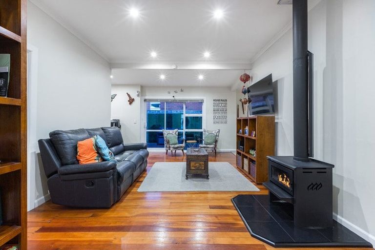 Photo of property in 13 Main Road, Titahi Bay, Porirua, 5022