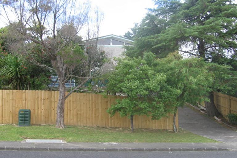 Photo of property in 63 Totaravale Drive, Totara Vale, Auckland, 0629