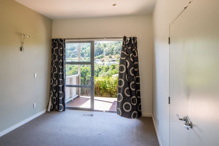 Photo of property in 51 Tiketike Way, Brooklyn, Wellington, 6021