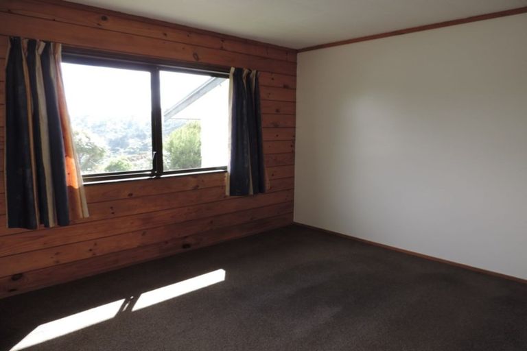 Photo of property in 14b Fenchurch Grove, Stokes Valley, Lower Hutt, 5019