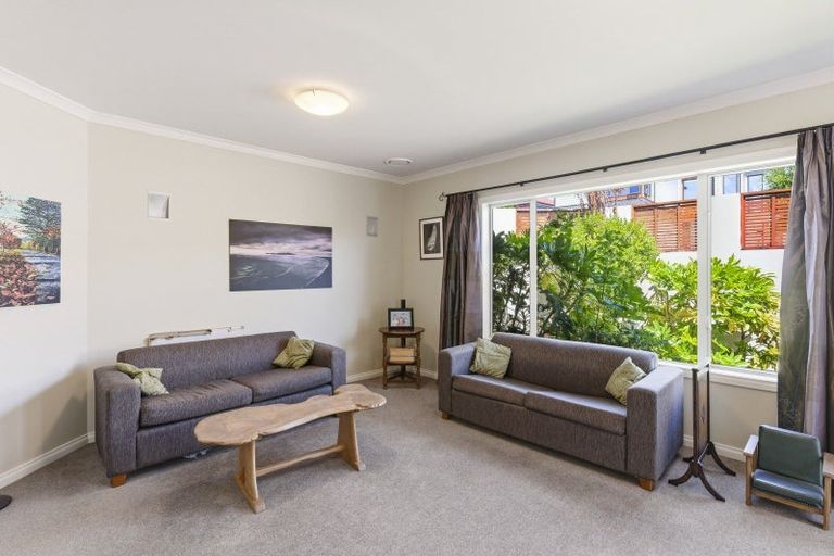 Photo of property in 10 Metzenthin Close, Raumati South, Paraparaumu, 5032