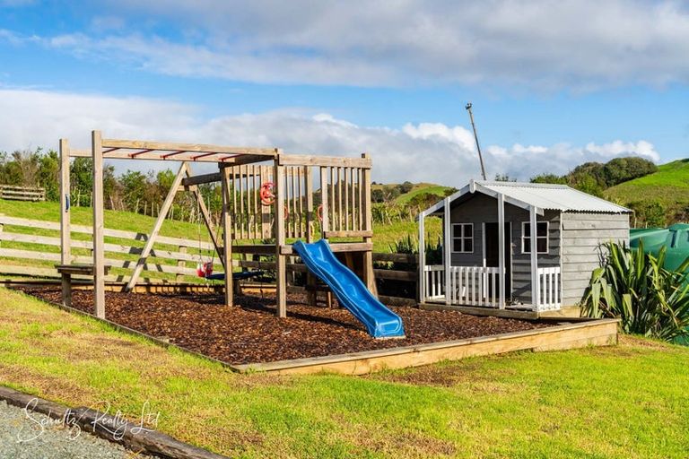 Photo of property in 194 Heatley Road, Whakapirau, Maungaturoto, 0583