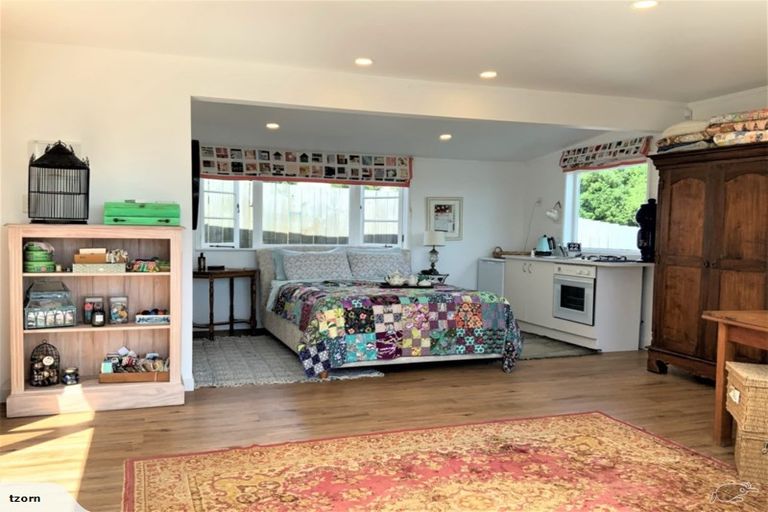 Photo of property in 22 Melandra Road, Stanmore Bay, Whangaparaoa, 0932