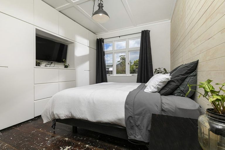 Photo of property in 5 Don Buck Road, Henderson, Auckland, 0614