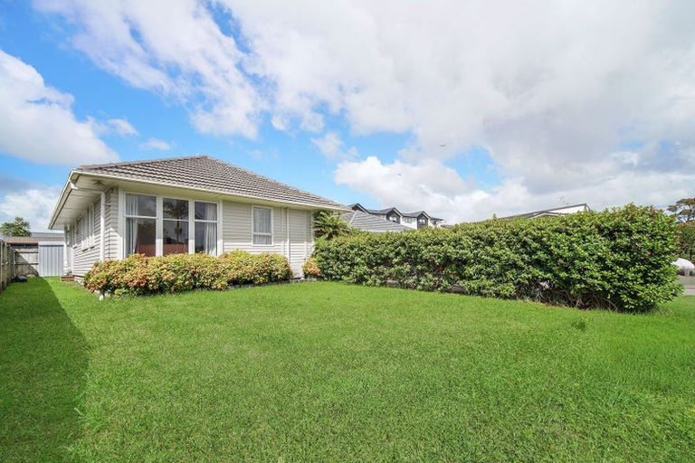 Photo of property in 5 Shamrock Lane, Te Atatu Peninsula, Auckland, 0610