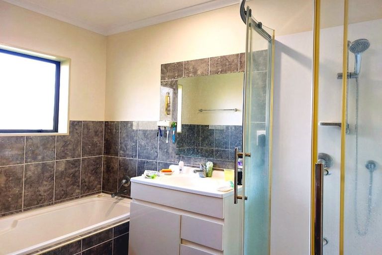 Photo of property in 5a Liddesdale Place, Papakura, 2110