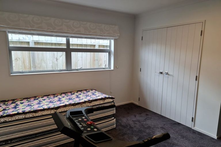 Photo of property in 90b/1 Endeavour Drive, Whitby, Porirua, 5024
