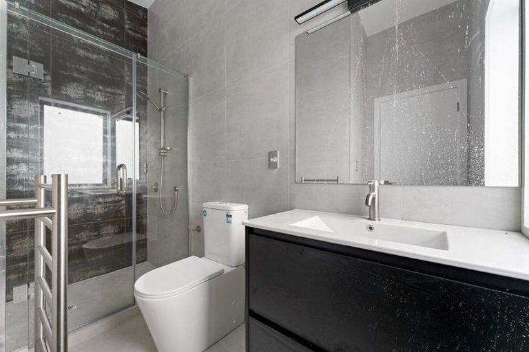 Photo of property in 122 Archibald Road, Kelston, Auckland, 0602
