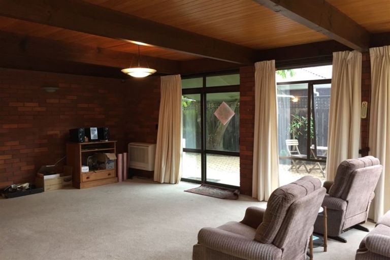 Photo of property in 5 Kingham Place, Avonhead, Christchurch, 8042