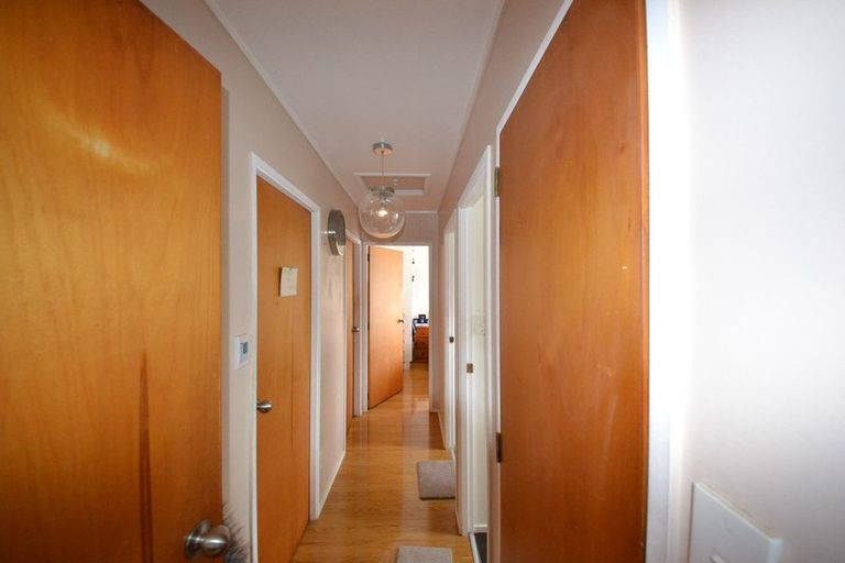 Photo of property in 10 Rook Place, Unsworth Heights, Auckland, 0632