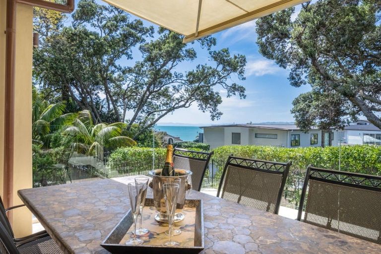 Photo of property in 2 Glenoaks Rise, Mellons Bay, Auckland, 2014