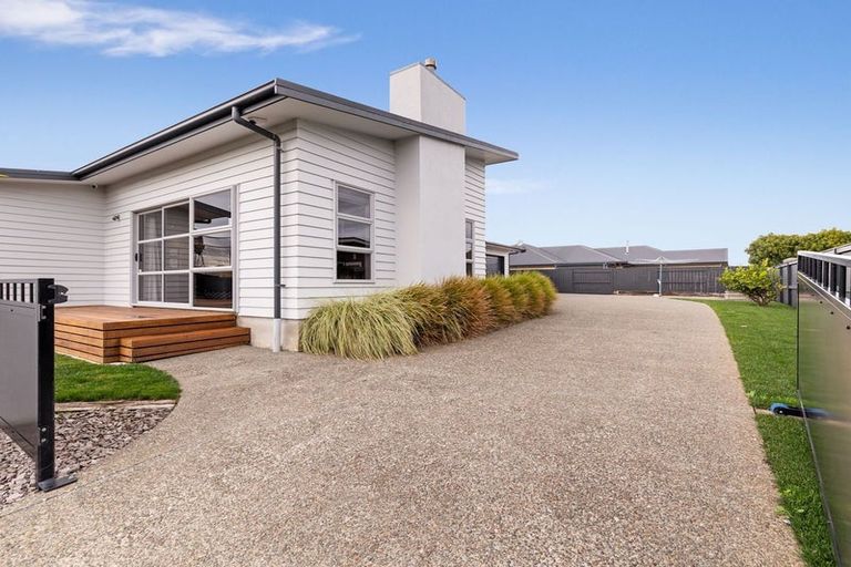 Photo of property in 20 Rosalie Terrace, Kelvin Grove, Palmerston North, 4414